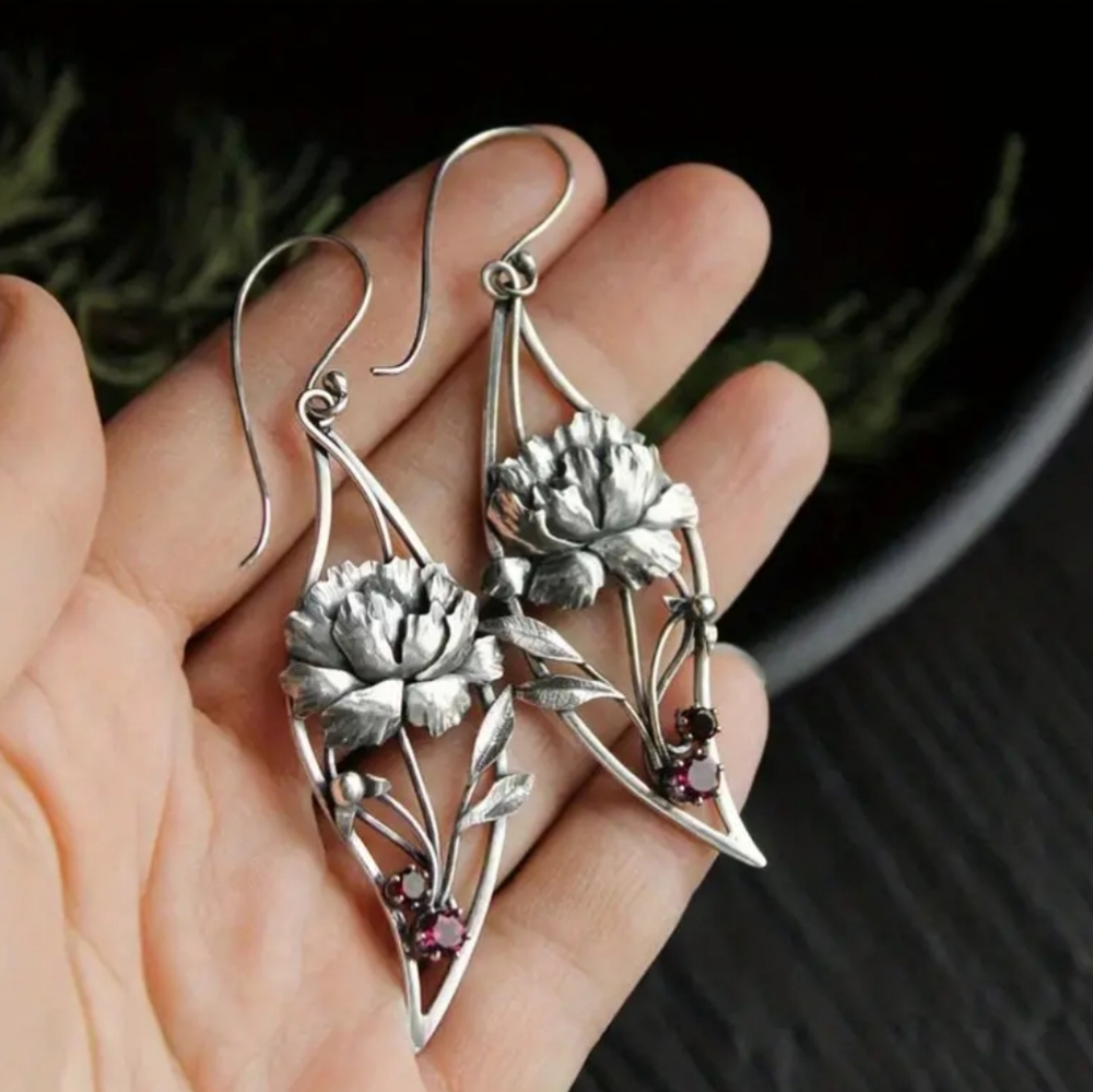 Vintage Style Silver Flower Earrings